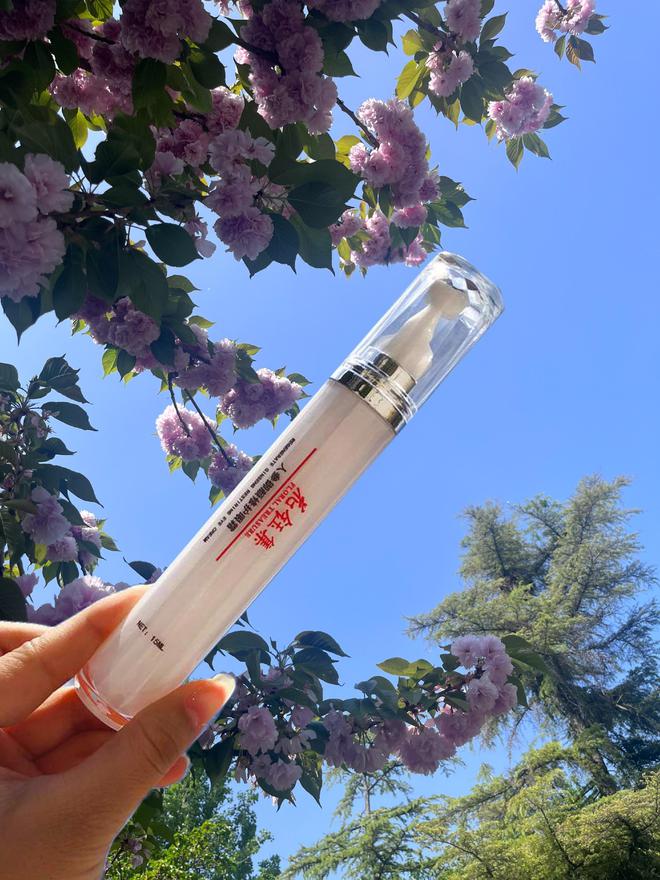 霜复盘：眼周肌肤可以变得更加光滑！凯发网址滋润补水抗皱清爽不粘腻的眼(图1)
